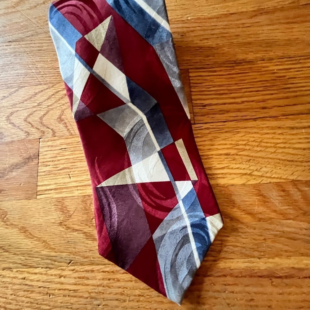 pierre cardin red geometric tie all silk made in USA 60” x 4” red and gray white
